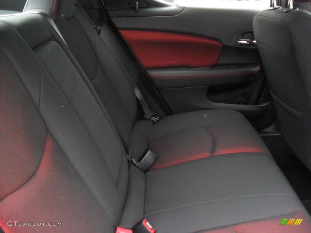 2011 Avenger Mainstreet - Bright White / Black/Red photo #17