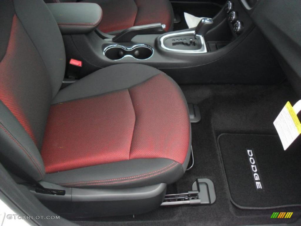 2011 Avenger Mainstreet - Bright White / Black/Red photo #18