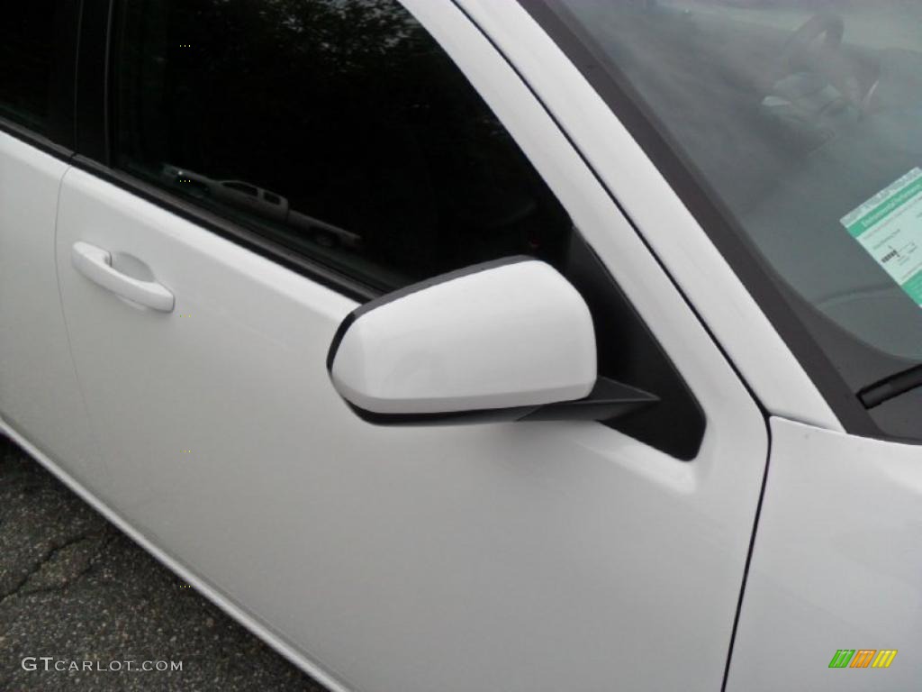 2011 Avenger Mainstreet - Bright White / Black/Red photo #21