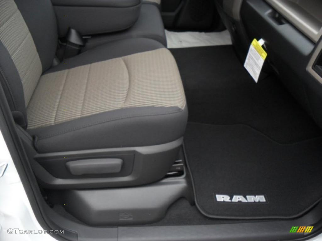 2011 Ram 1500 ST Quad Cab - Bright White / Dark Slate Gray/Medium Graystone photo #18