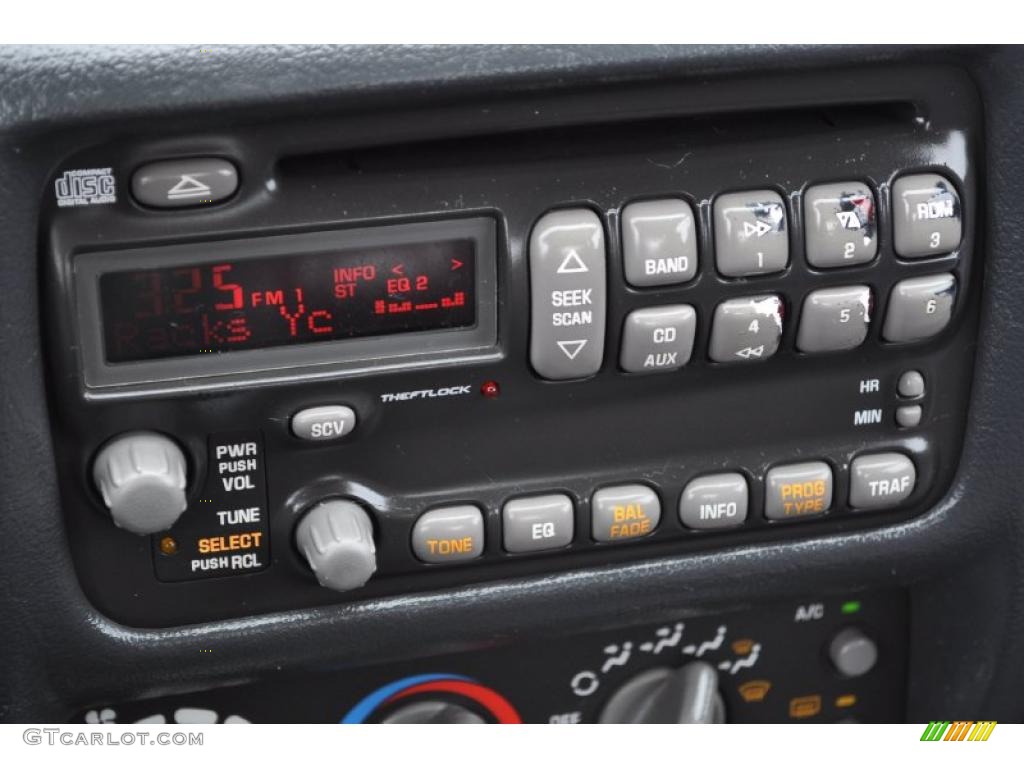 2002 Pontiac Sunfire SE Coupe Controls Photo #49370411