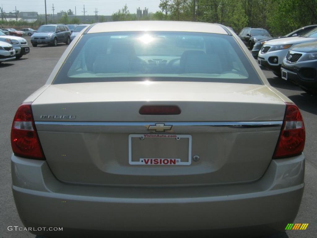 2005 Malibu Sedan - Light Driftwood Metallic / Neutral Beige photo #16