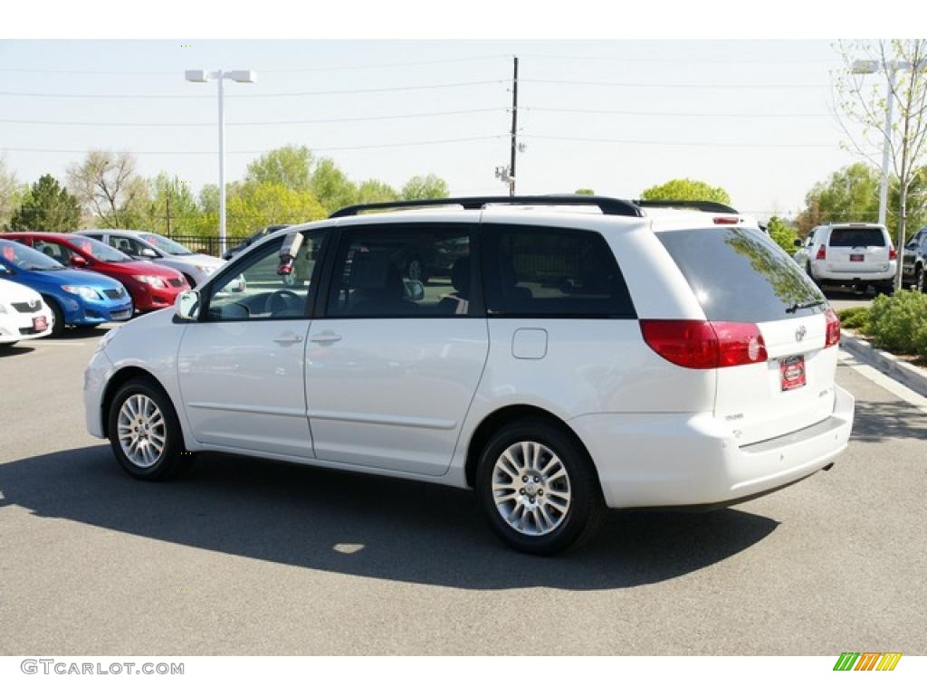 2010 Sienna XLE - Super White / Taupe photo #4
