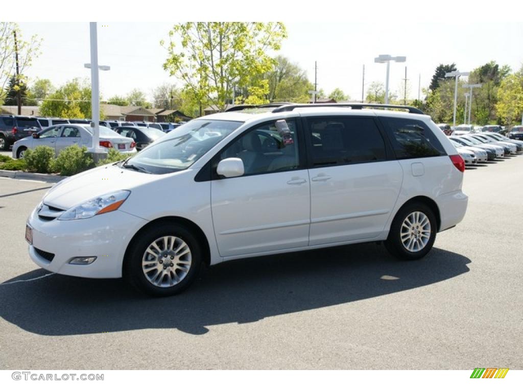 2010 Sienna XLE - Super White / Taupe photo #5