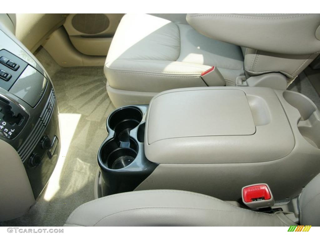 2010 Sienna XLE - Super White / Taupe photo #11