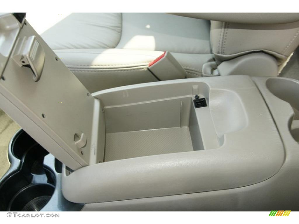 2010 Sienna XLE - Super White / Taupe photo #12