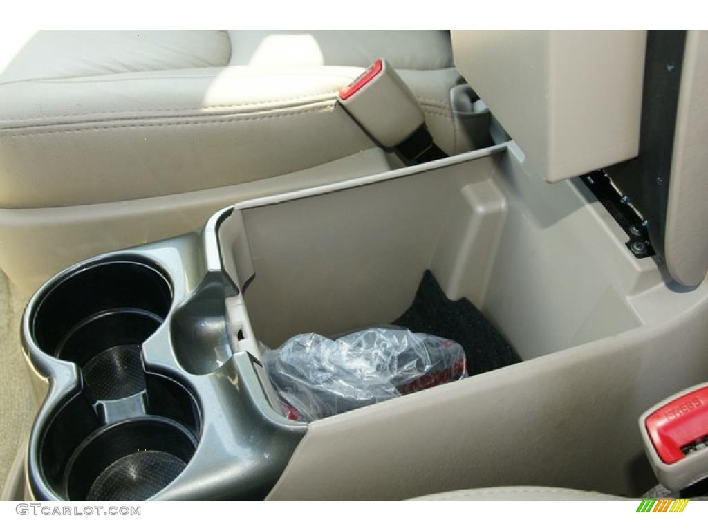 2010 Sienna XLE - Super White / Taupe photo #13