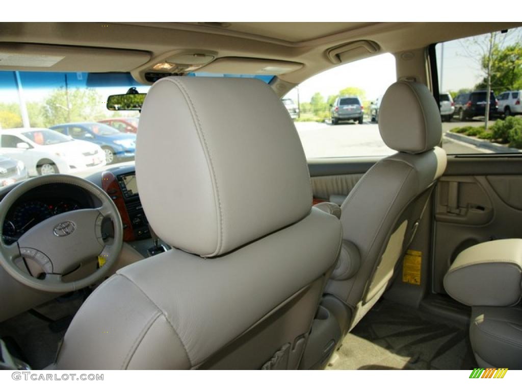 2010 Sienna XLE - Super White / Taupe photo #14