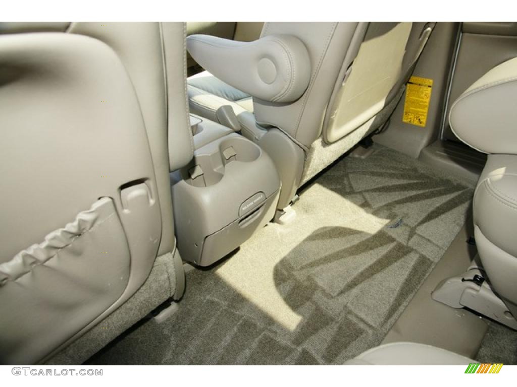 2010 Sienna XLE - Super White / Taupe photo #15
