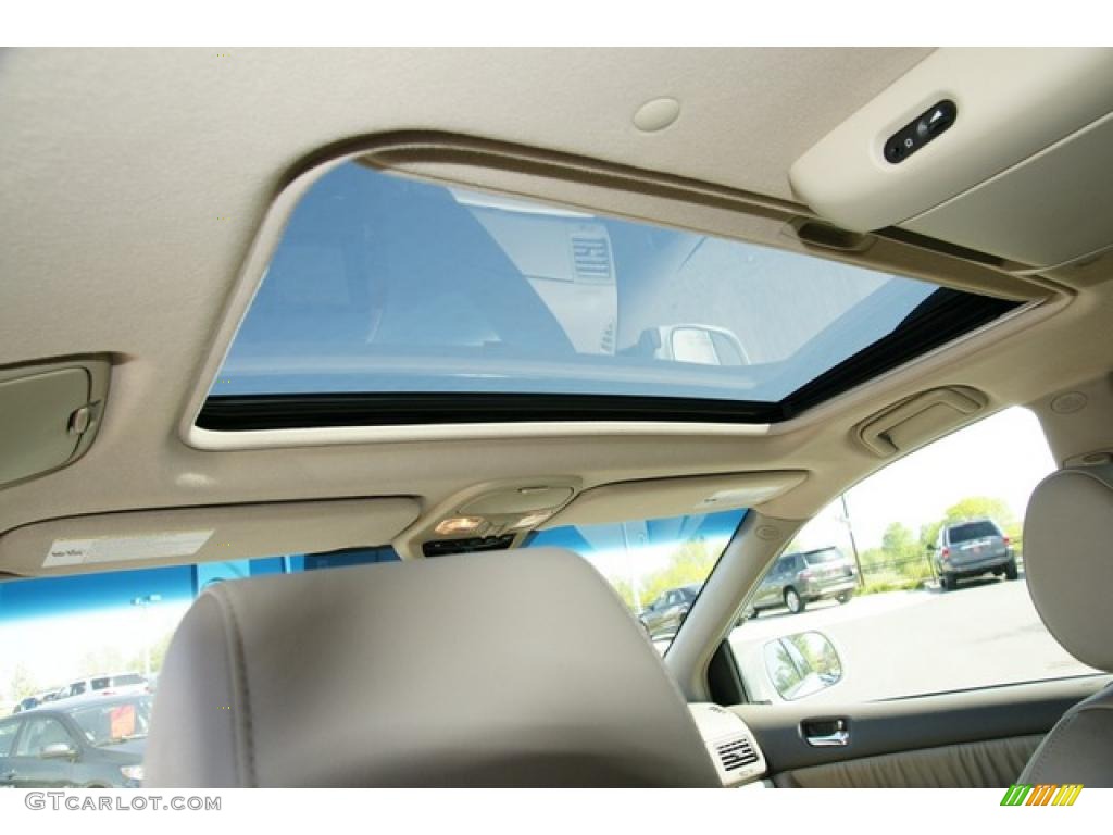 2010 Sienna XLE - Super White / Taupe photo #19