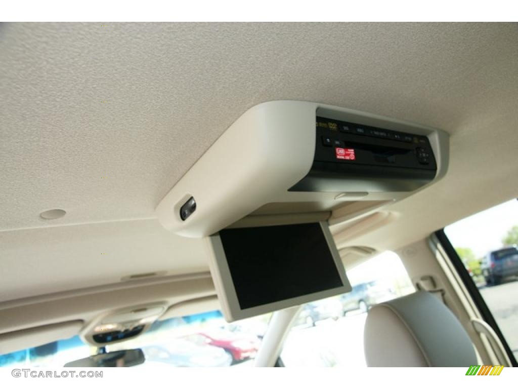 2010 Sienna XLE - Super White / Taupe photo #20