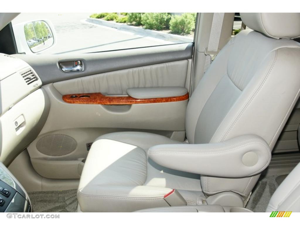 2010 Sienna XLE - Super White / Taupe photo #22