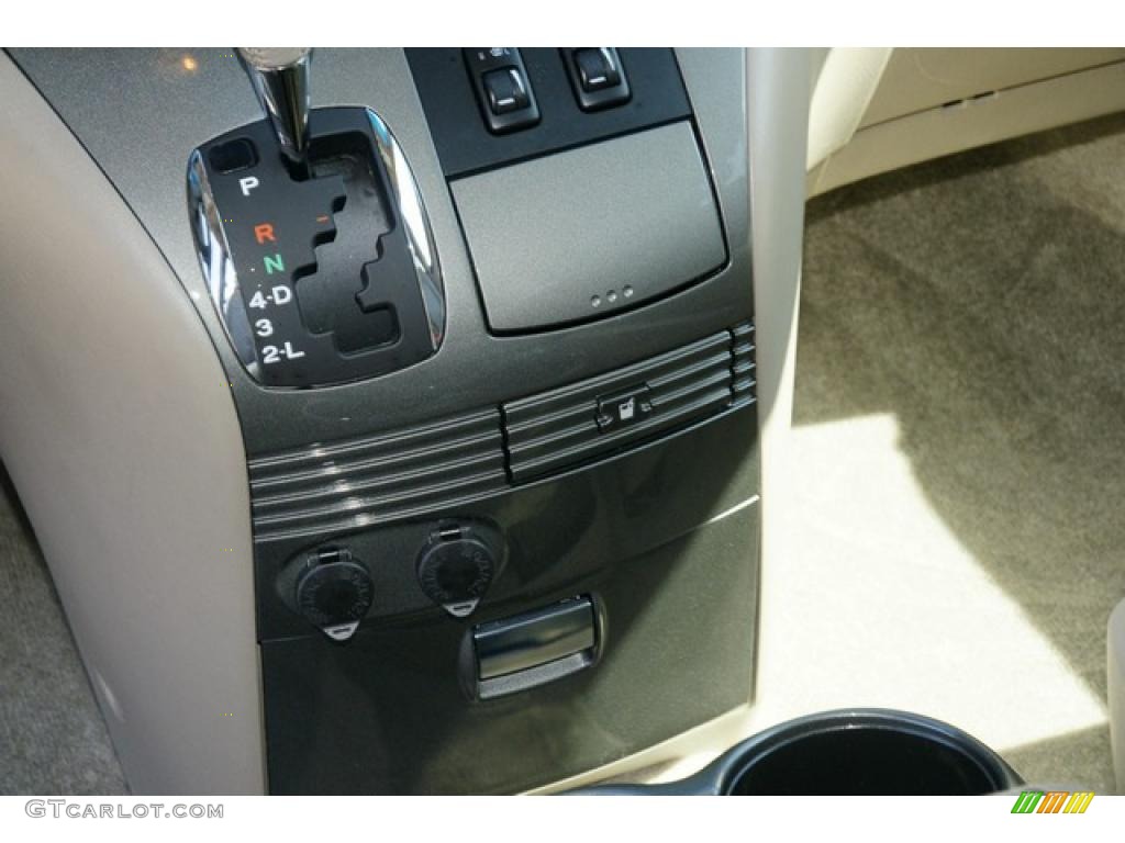 2010 Sienna XLE - Super White / Taupe photo #38