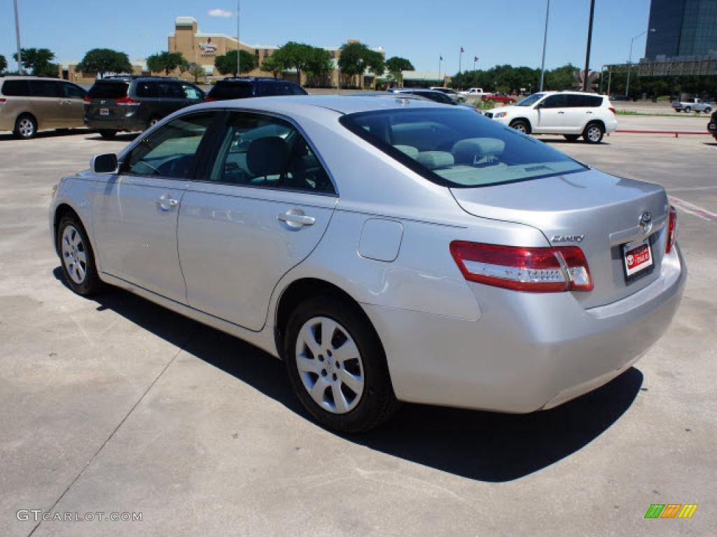 2010 Camry LE - Classic Silver Metallic / Ash Gray photo #3