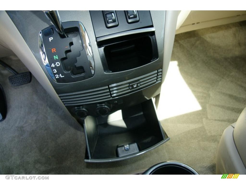 2010 Sienna XLE - Super White / Taupe photo #44