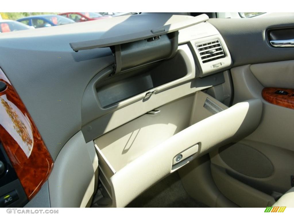 2010 Sienna XLE - Super White / Taupe photo #45