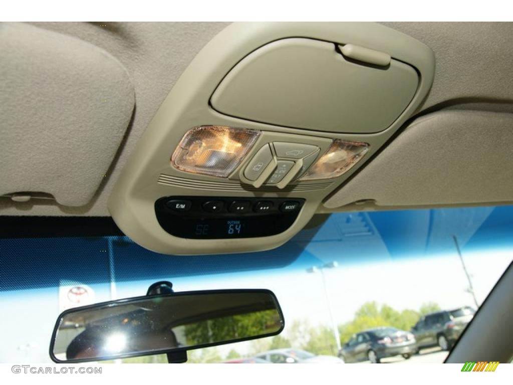 2010 Sienna XLE - Super White / Taupe photo #46