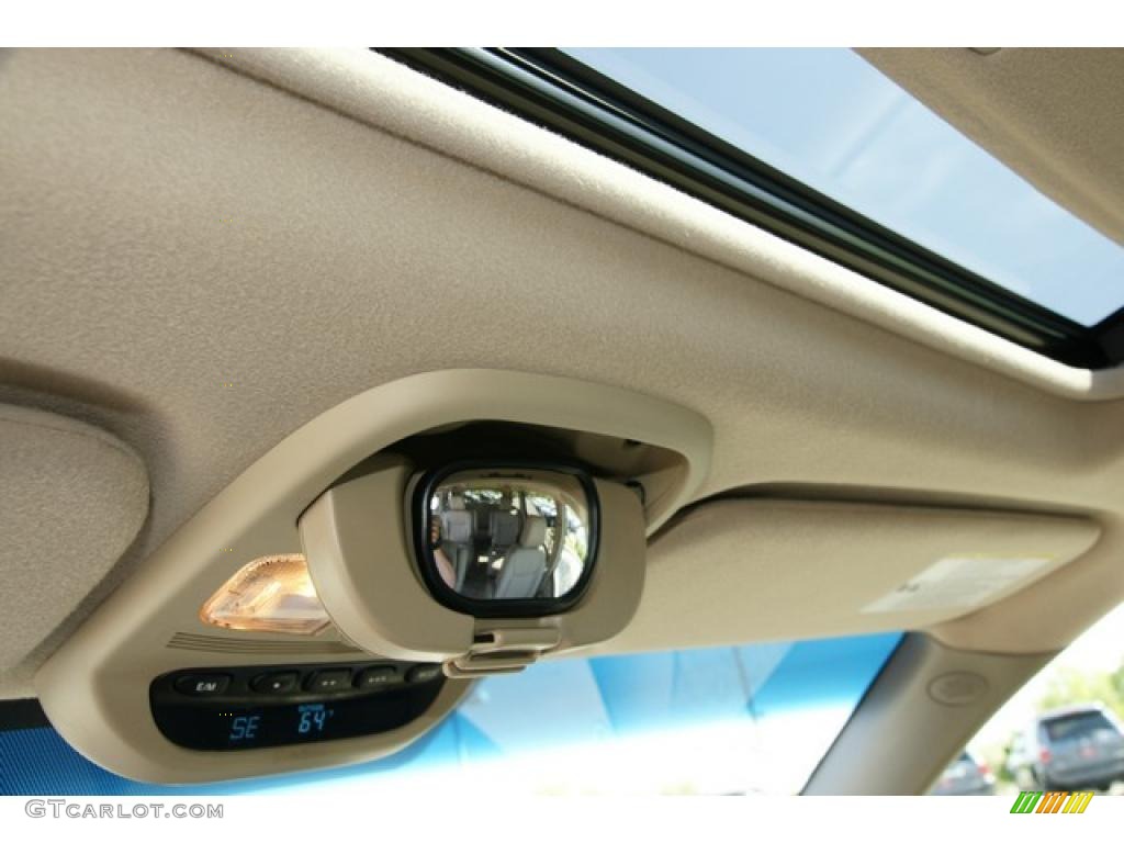 2010 Sienna XLE - Super White / Taupe photo #47