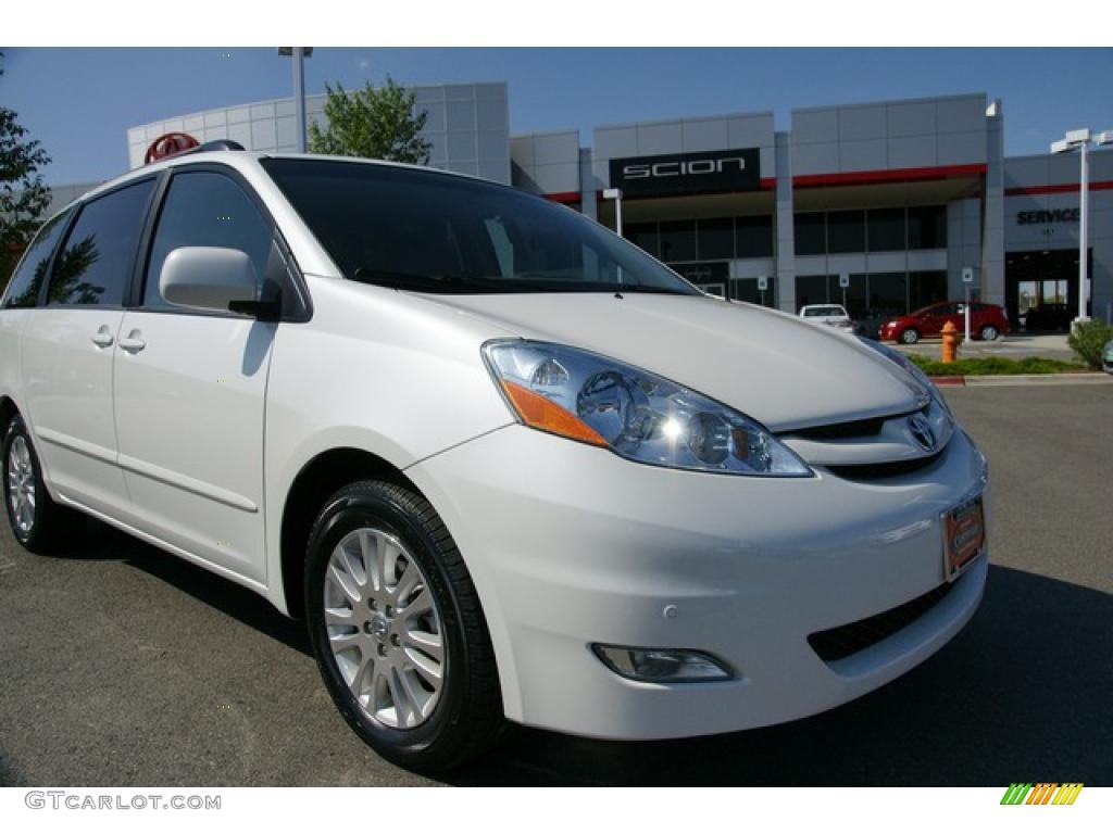 2010 Sienna XLE - Super White / Taupe photo #50