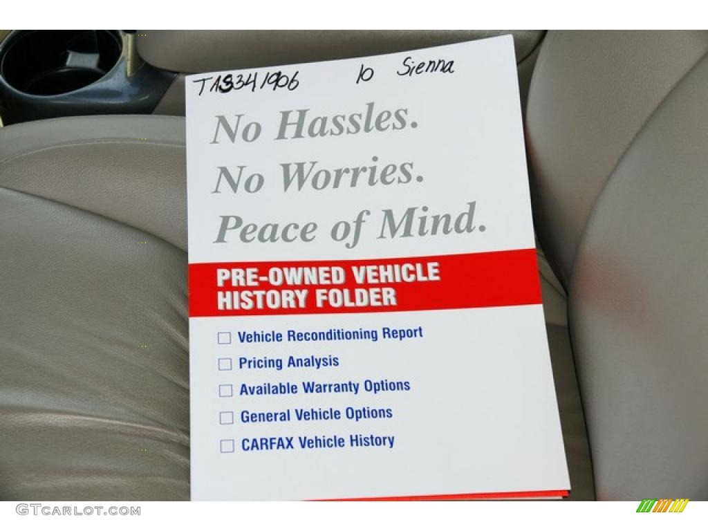 2010 Sienna XLE - Super White / Taupe photo #51
