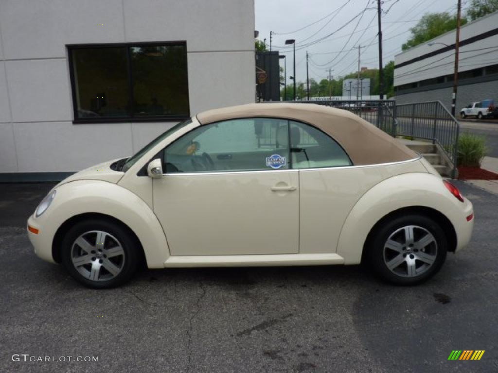 Harvest Moon Beige 2006 Volkswagen New Beetle 2.5 Convertible Exterior Photo #49385318