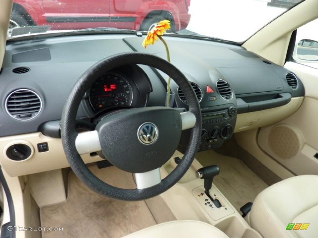 Cream Interior 2006 Volkswagen New Beetle 2.5 Convertible Photo #49385375