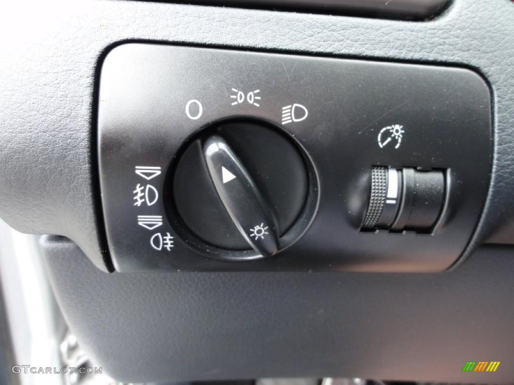 2001 Audi A6 2.8 quattro Avant Controls Photos