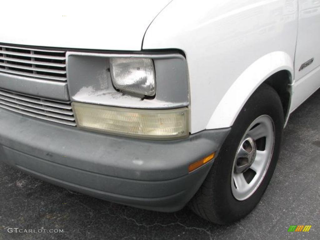 2001 Astro Commercial Van - Ivory White / Medium Blue photo #4