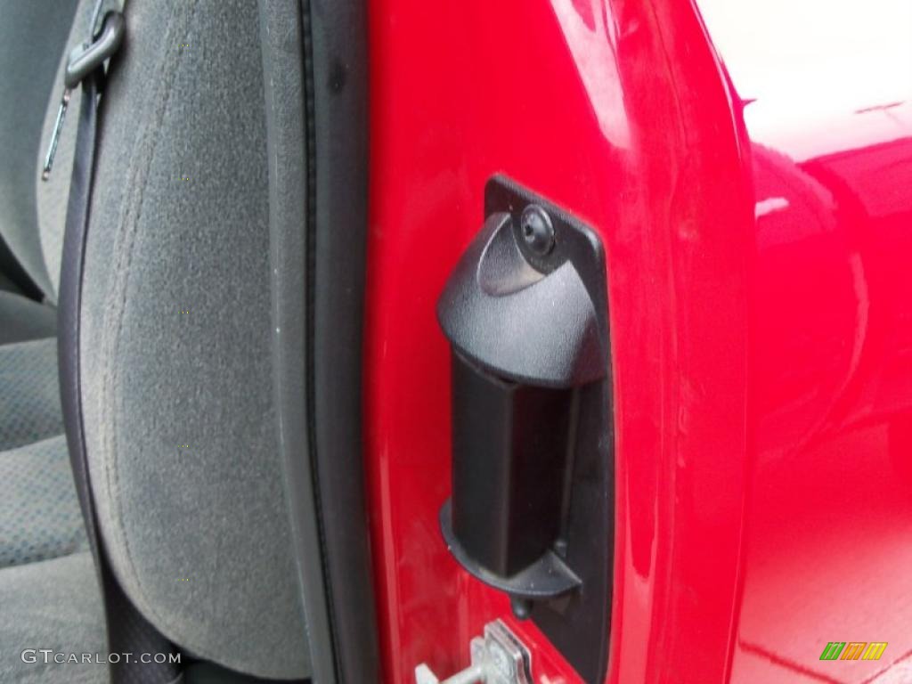 2004 Silverado 1500 LS Extended Cab - Victory Red / Dark Charcoal photo #10