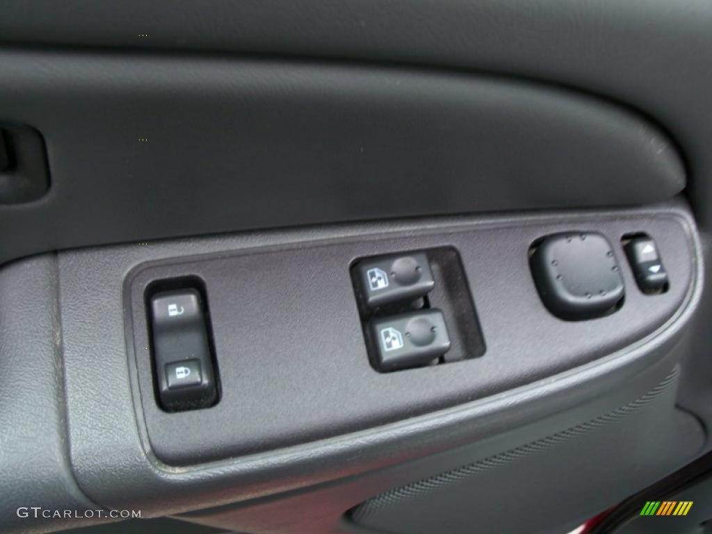 2004 Silverado 1500 LS Extended Cab - Victory Red / Dark Charcoal photo #12