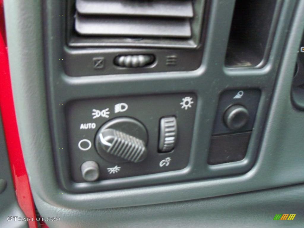 2004 Silverado 1500 LS Extended Cab - Victory Red / Dark Charcoal photo #13