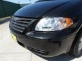 2007 Brilliant Black Crystal Pearl Chrysler Town & Country   photo #12