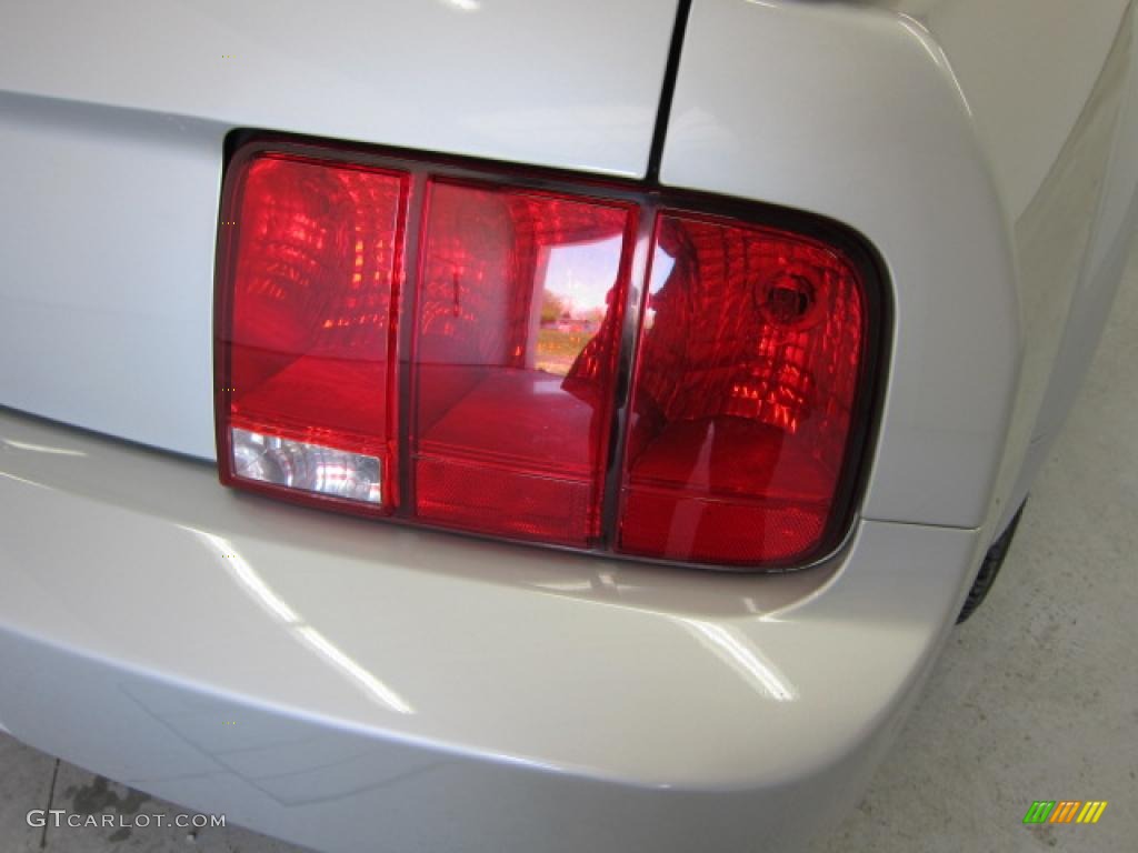 2006 Mustang V6 Premium Coupe - Satin Silver Metallic / Dark Charcoal photo #13