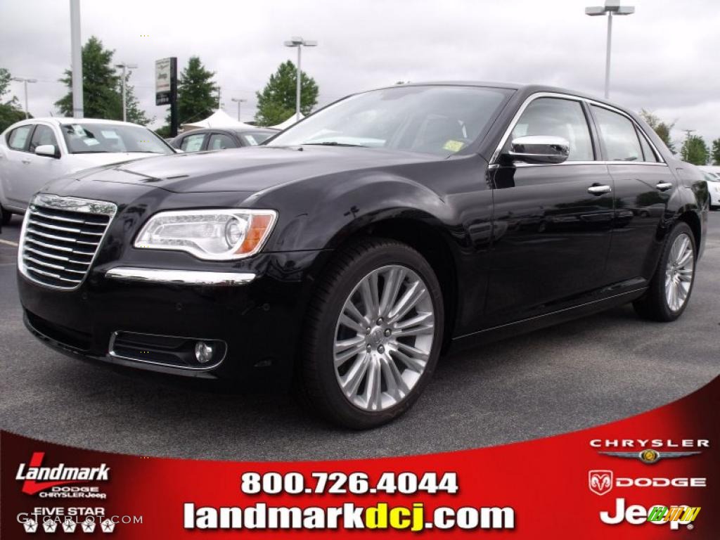 Brilliant Black Crystal Pearl Chrysler 300