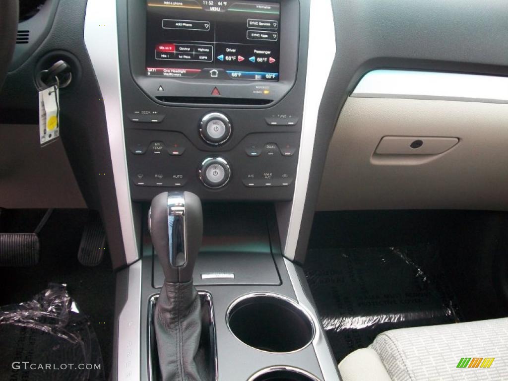 2011 Ford Explorer XLT Controls Photo #49395416