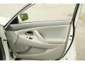 Super White - Camry LE Photo No. 19