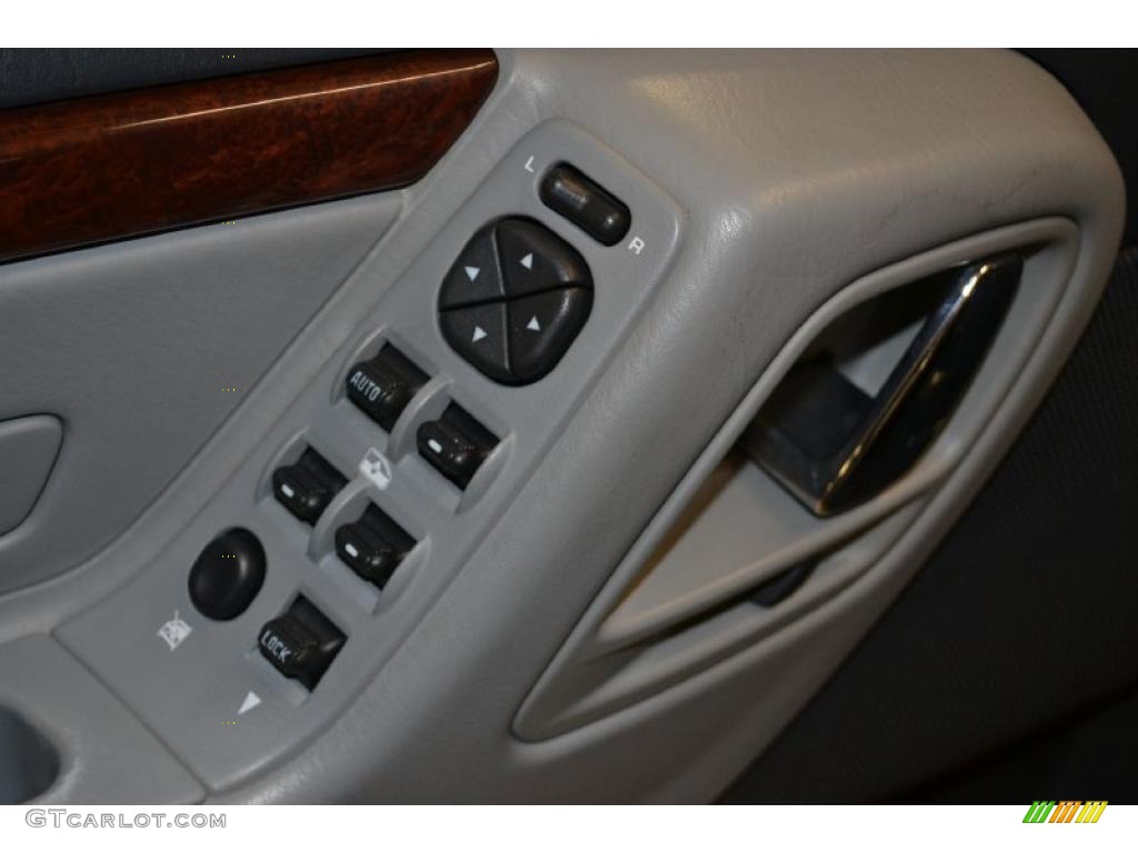 2004 Jeep Grand Cherokee Overland 4x4 Controls Photo #49397378