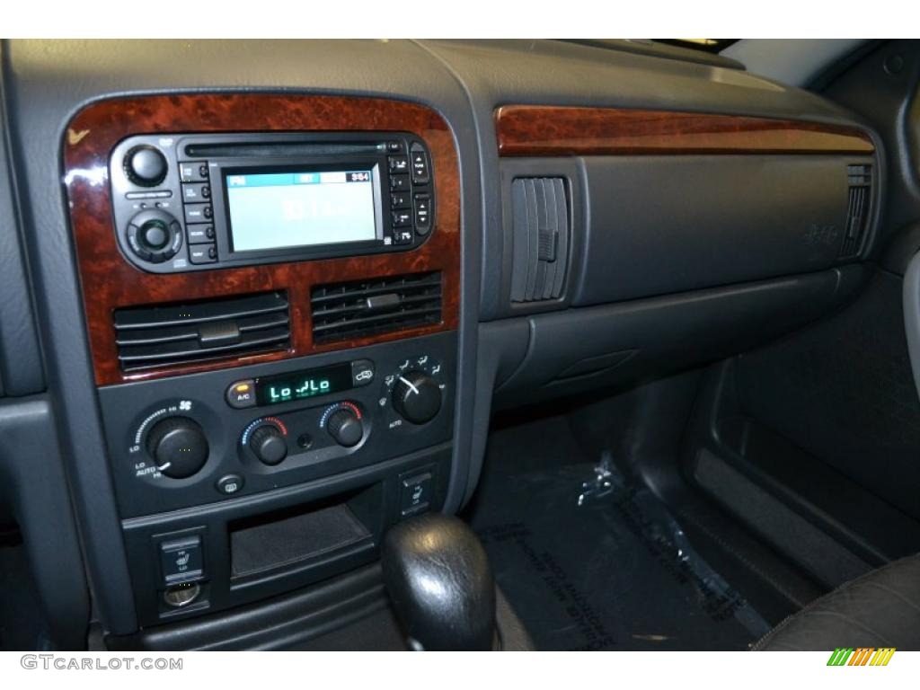 2004 Grand Cherokee Overland 4x4 - Graphite Metallic / Dark Slate Gray photo #31