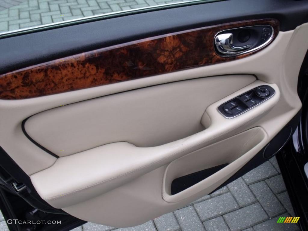 2007 Jaguar XJ XJ8 L Barley/Charcoal Door Panel Photo #49399646