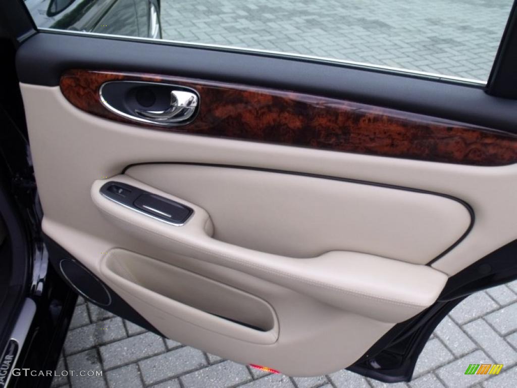 2007 Jaguar XJ XJ8 L Barley/Charcoal Door Panel Photo #49399733