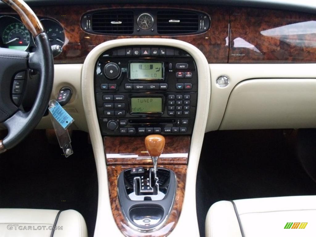 2007 Jaguar XJ XJ8 L Controls Photo #49399787