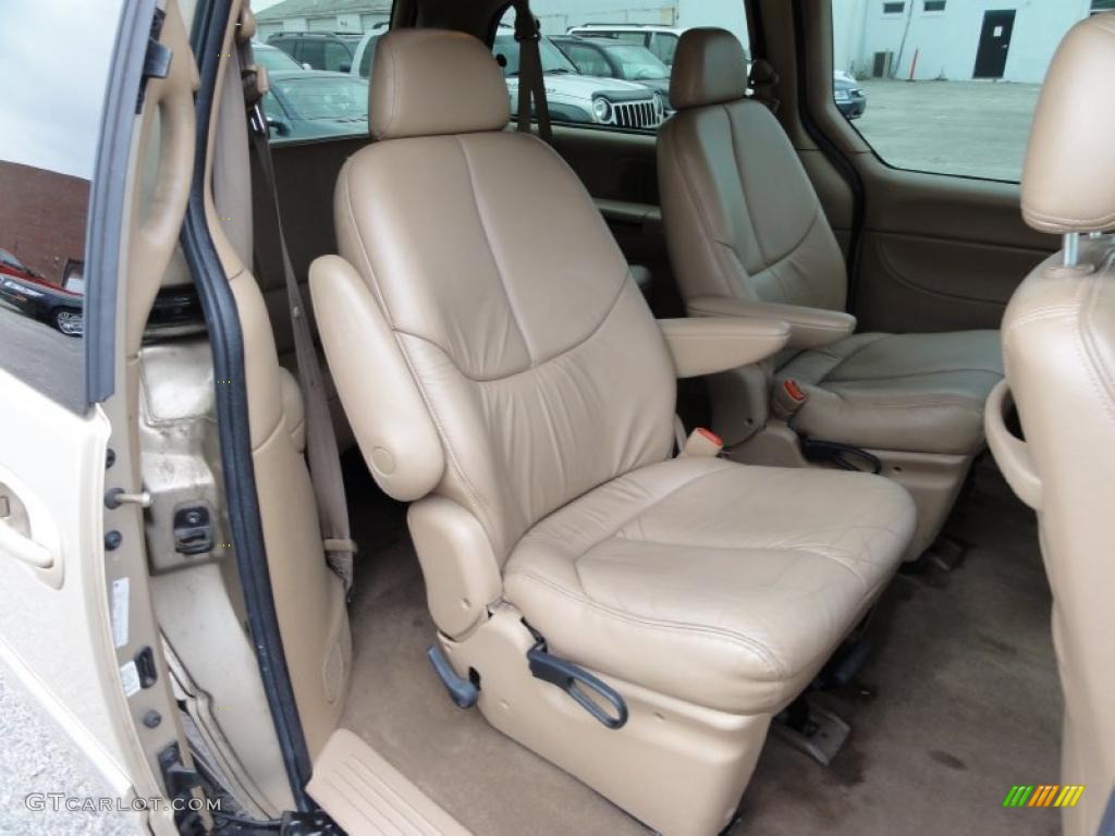 Camel Interior 2000 Chrysler Town & Country LXi Photo #49400570