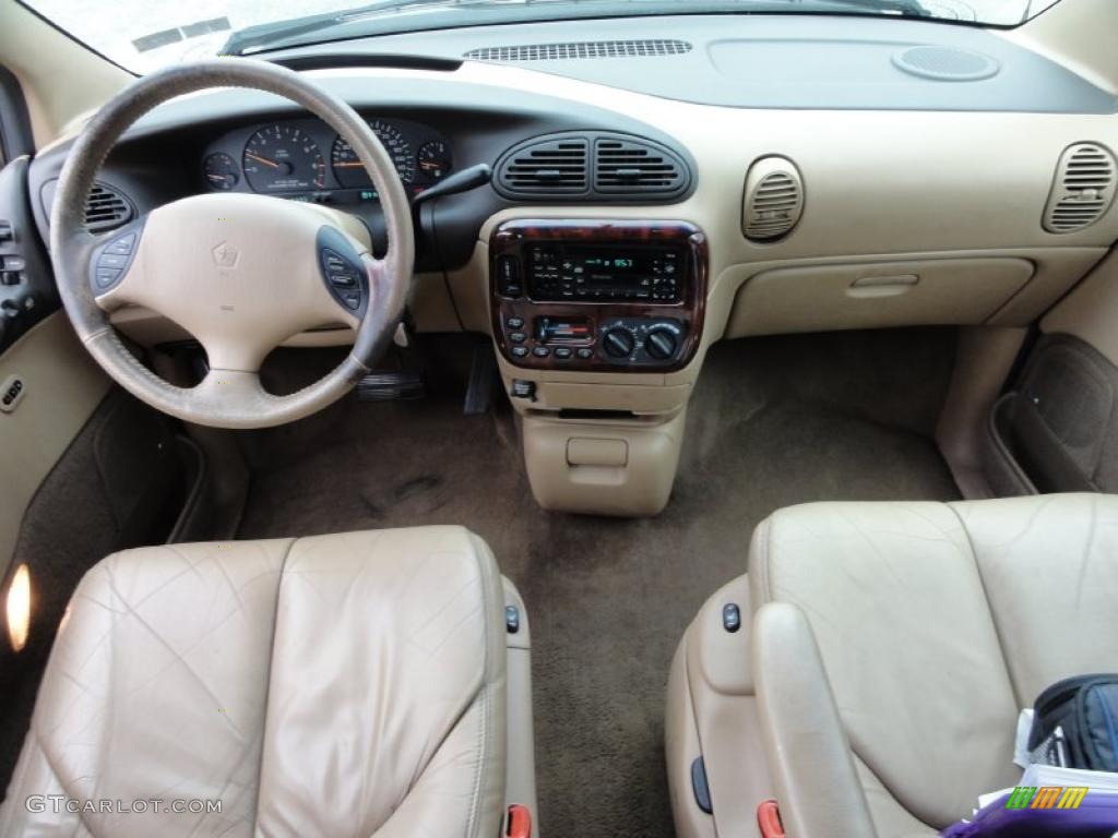 2000 Chrysler Town & Country LXi Camel Dashboard Photo #49400615