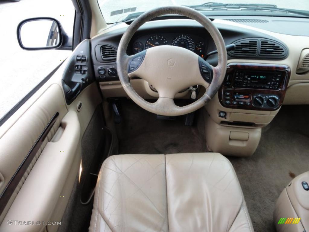 2000 Chrysler Town & Country LXi Camel Dashboard Photo #49400633