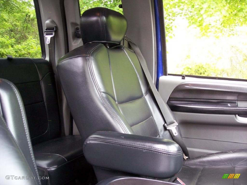 2003 F350 Super Duty XLT SuperCab 4x4 - Sonic Blue Metallic / Dark Flint photo #42