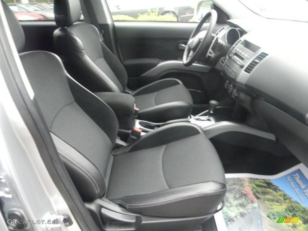 Black Interior 2011 Mitsubishi Outlander SE AWD Photo #49403165