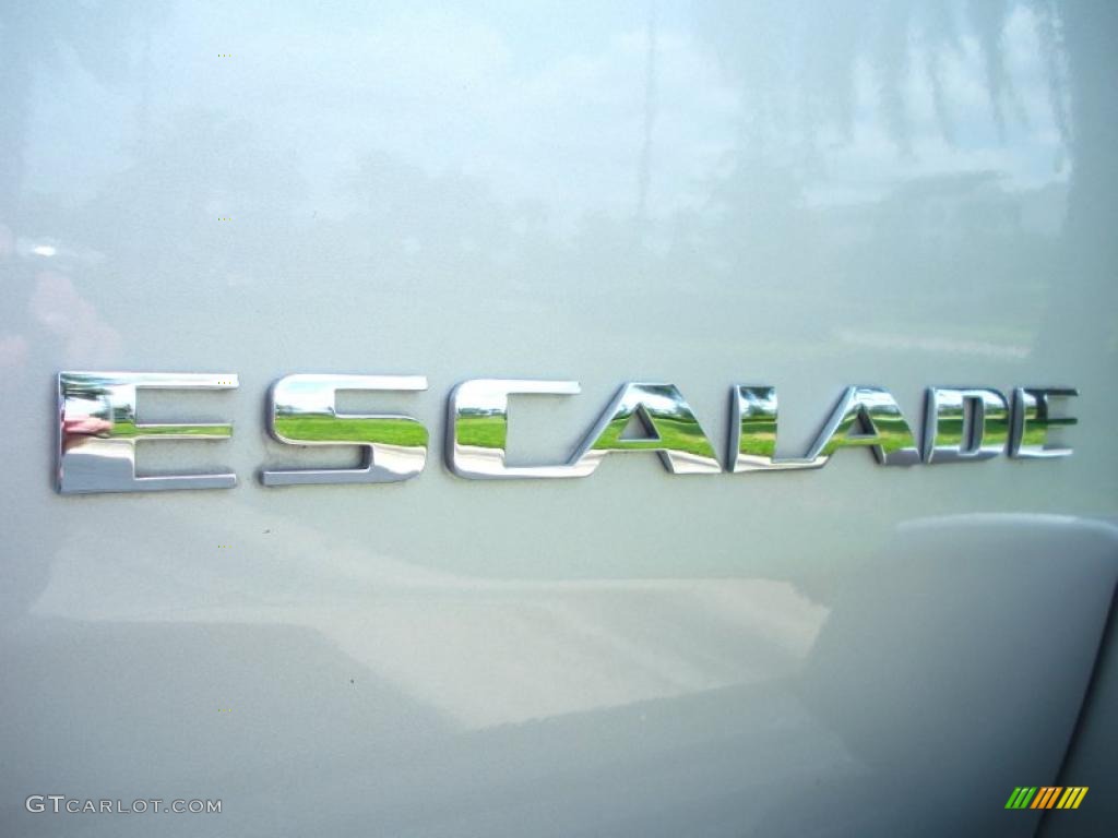 2010 Cadillac Escalade Standard Escalade Model Marks and Logos Photos