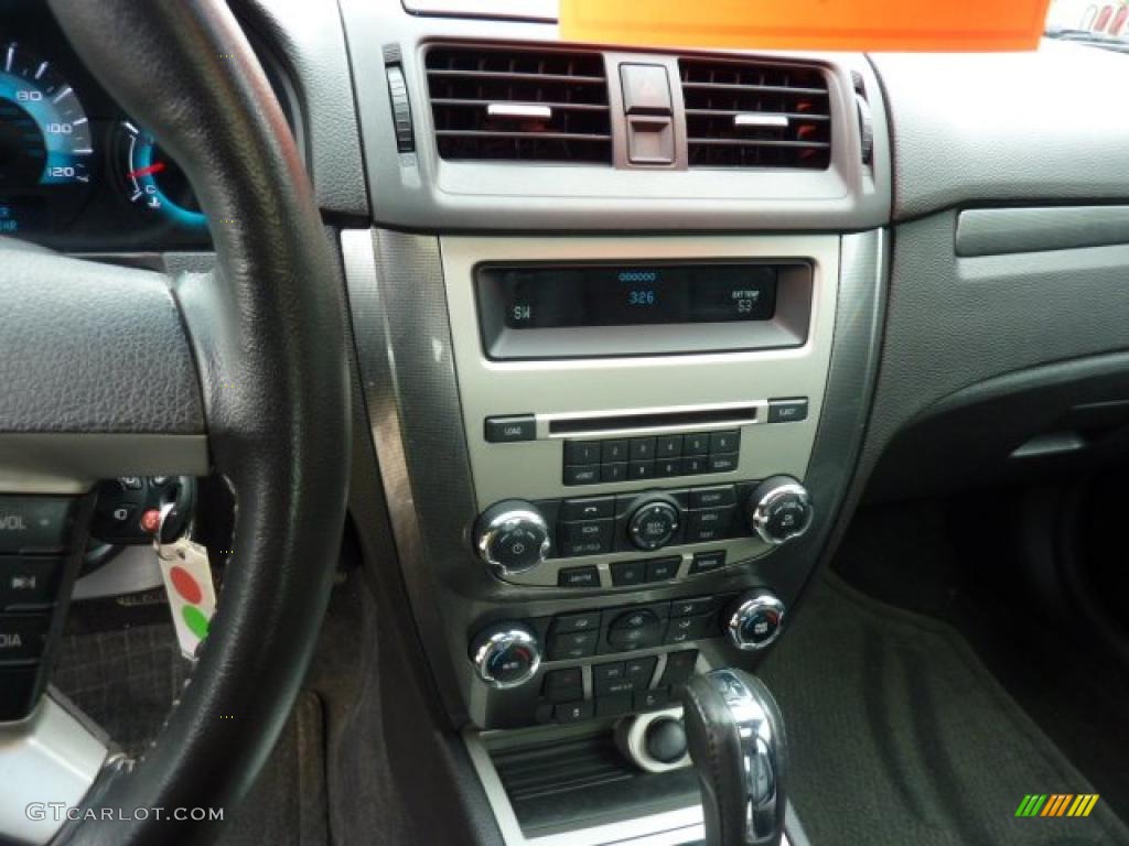 2010 Fusion SEL V6 - Brilliant Silver Metallic / Charcoal Black photo #18