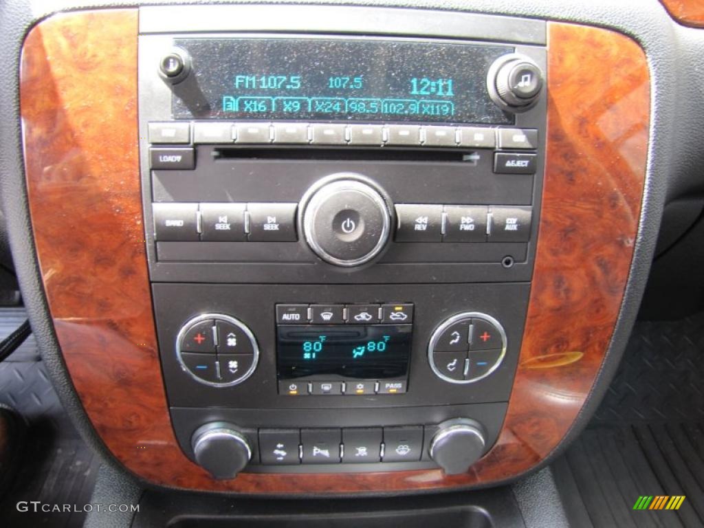 2007 Chevrolet Silverado 1500 LTZ Crew Cab 4x4 Controls Photo #49408458