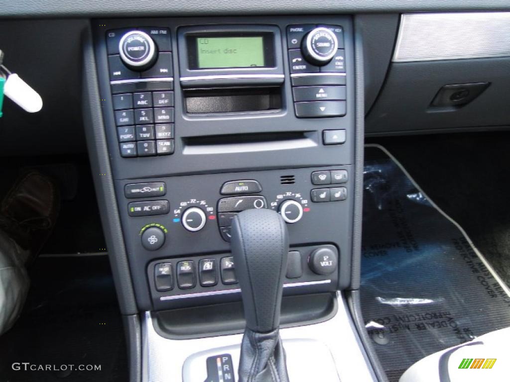 2011 Volvo XC90 3.2 R-Design AWD Controls Photo #49408938